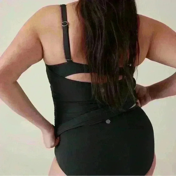 ATHLETA Women’s Black Square Neck Bra Cup Tankini Top Size 32 D/DD - Picture 8 of 9